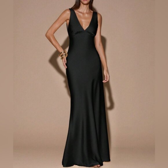 Dresses & Skirts - Sexy Minimalist Deep V-Neck Sleeveless Backless Tie Dress Black